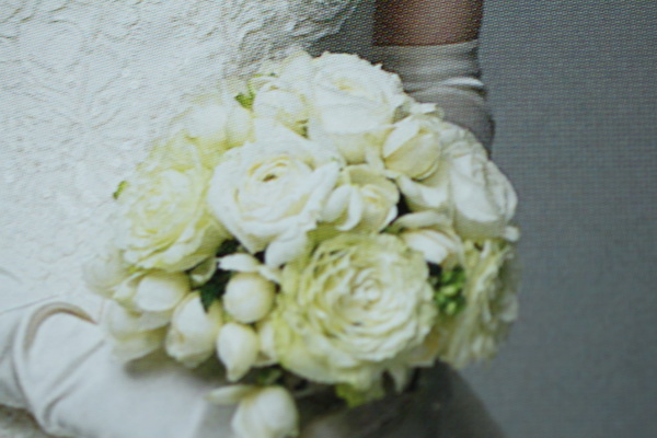 画像1: 生花白薔薇と小バラとラウンドブーケ